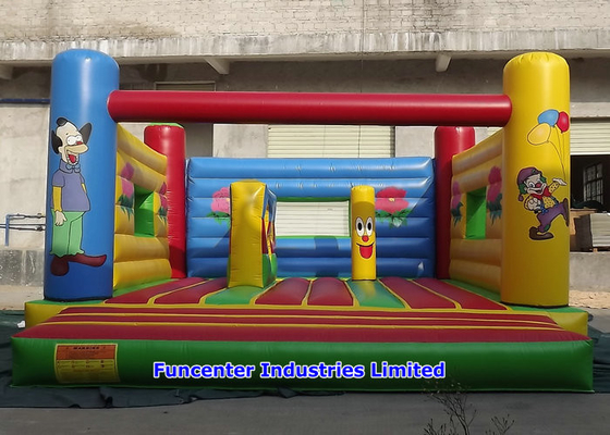 Jonge geitjes die de Opblaasbare Bouncy-Materialen van de het Patroon Hoge Duurzaamheid van de Kasteelbloem spelen