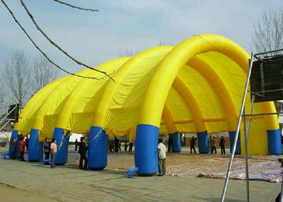Met een laag bedekte Nylon van de rode Kleuren adverteert het Openlucht Opblaasbare Tent pvc voor Zaken