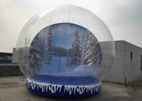 Pret het Spelen Bol die van de de Yard de Opblaasbare, Menselijke Sneeuw van de Sneeuwbol Foto's binnen nemen